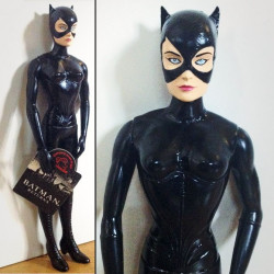 Batman Returns: Catwoman - 11 inch Figure